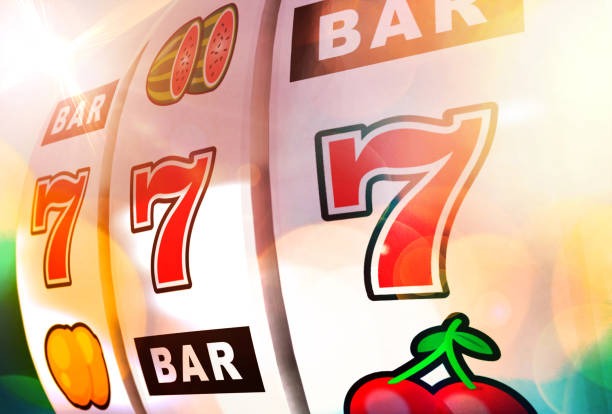 Money Train slot game interface with spinning reels and bonus feature highlights